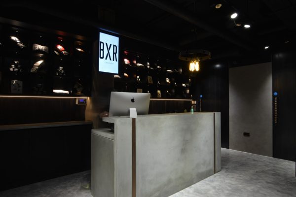 Concrete reception desk in the BXR Marylebone entrance area